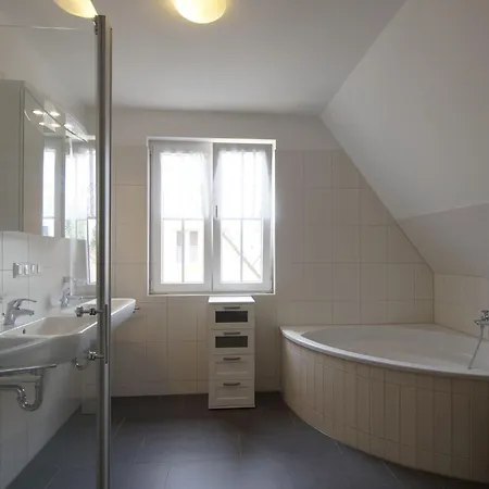 Dom wakacyjny Reethaus Freddy In By Interhome Glowe
