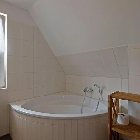 Dom wakacyjny Reethaus Freddy In By Interhome Glowe